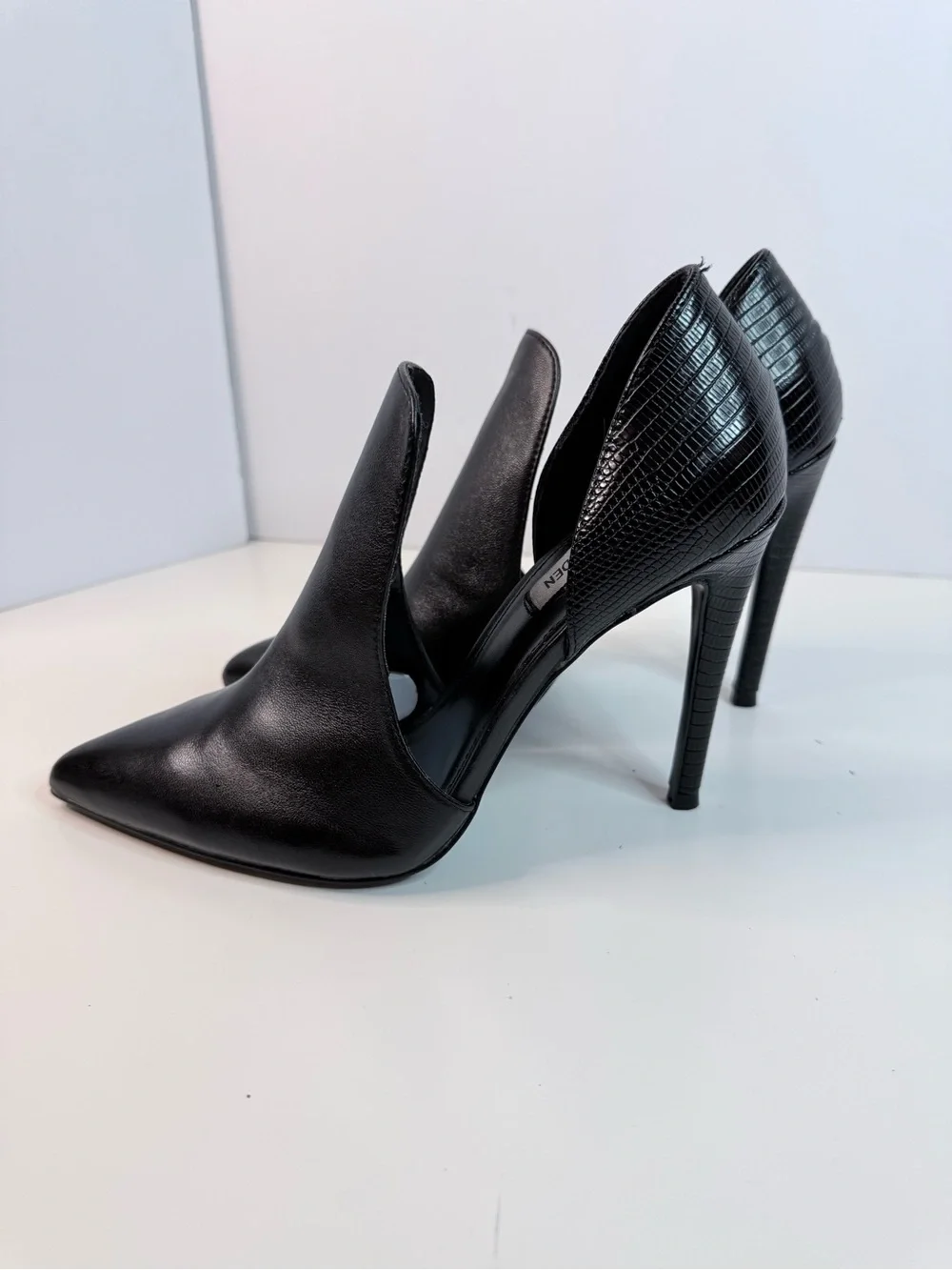 Steve Madden Black Croc-Embossed Pointed Toe D’Orsay Stiletto Pumps 8.5